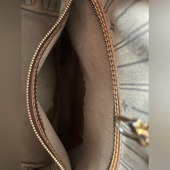Louis Vuitton Neverfull MM tote - Picture 4 of 11
